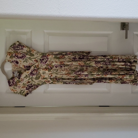 Light yellow floral Donna Ricco petite dress - Picture 1 of 4